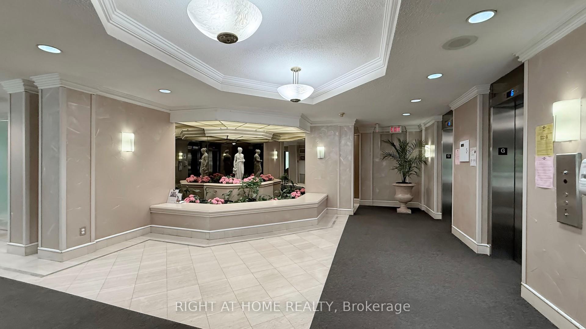 3 Bedrooms Condo at 75 Bamburgh, Toronto For sale