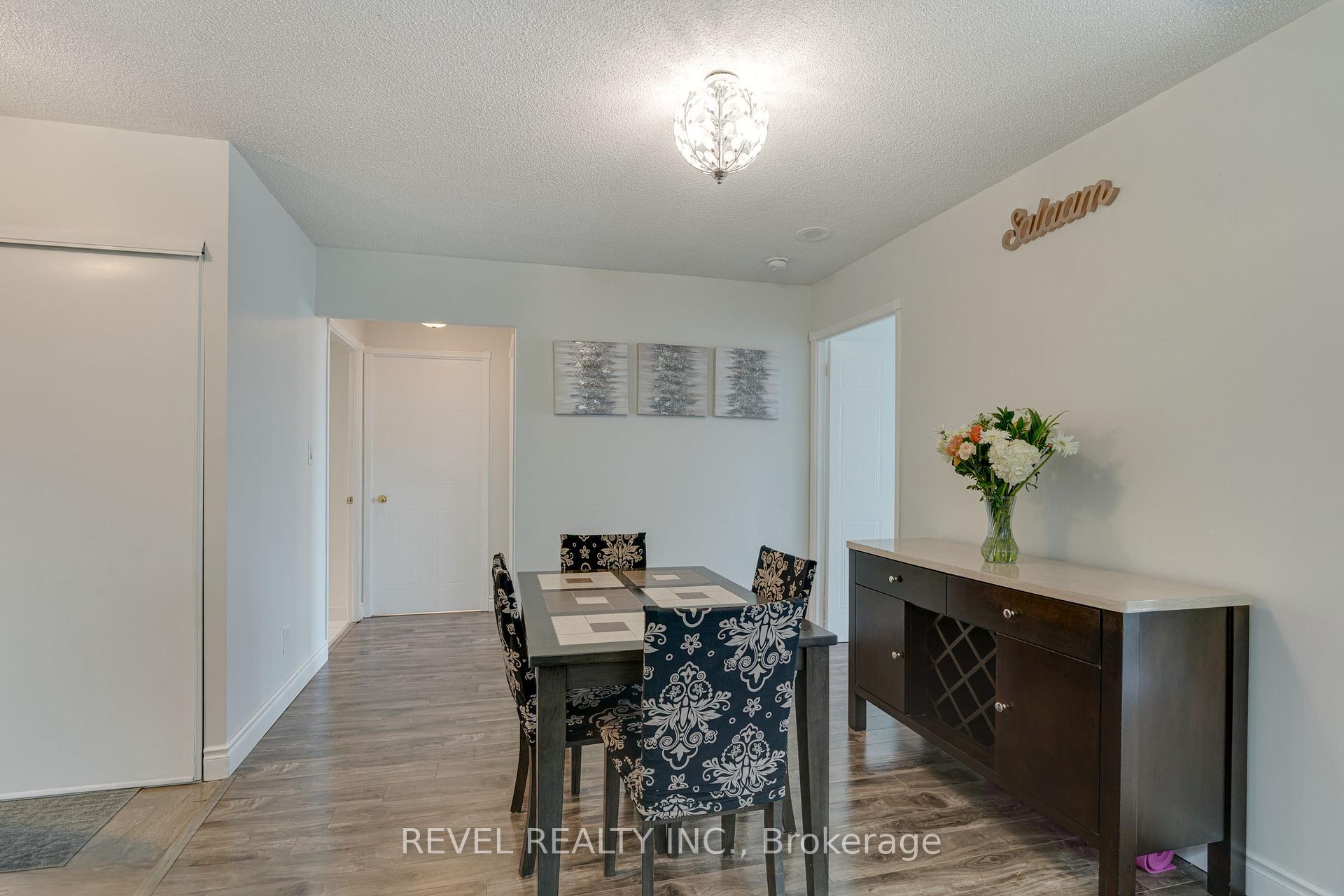 3 Bedrooms Condo at 135 Hillcrest, Mississauga For sale