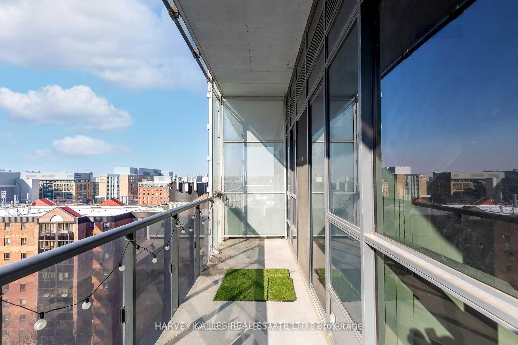 1030 King Street W 1002