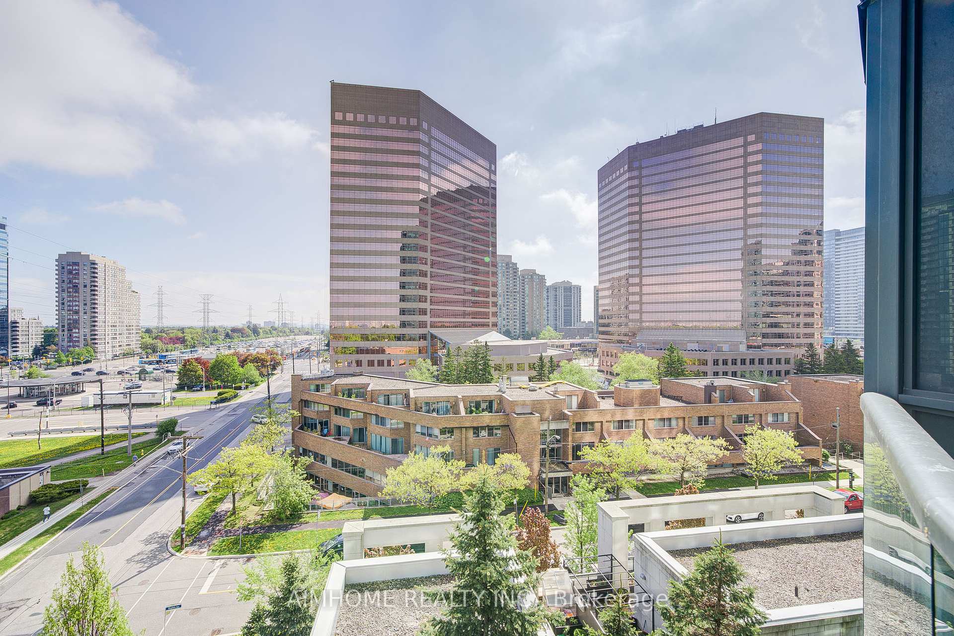 2 Bedrooms Condo at 25 Greenview, Toronto For sale