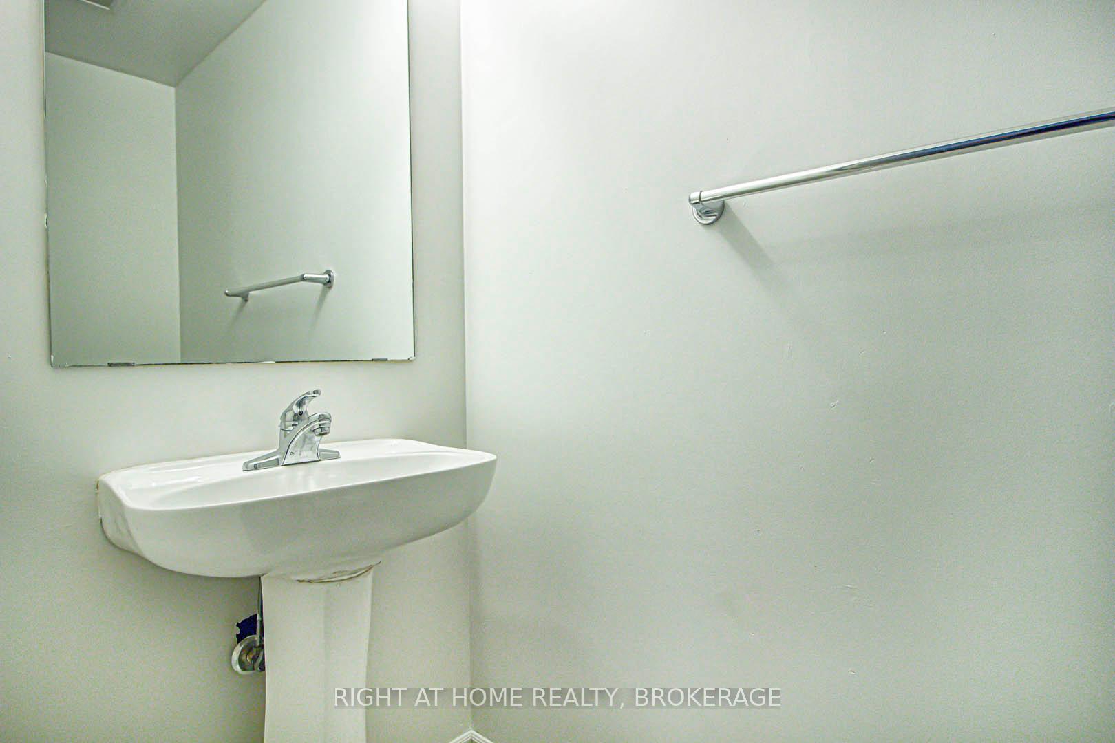 2 Bedrooms Condo at 3939 Duke Of York, Mississauga For sale