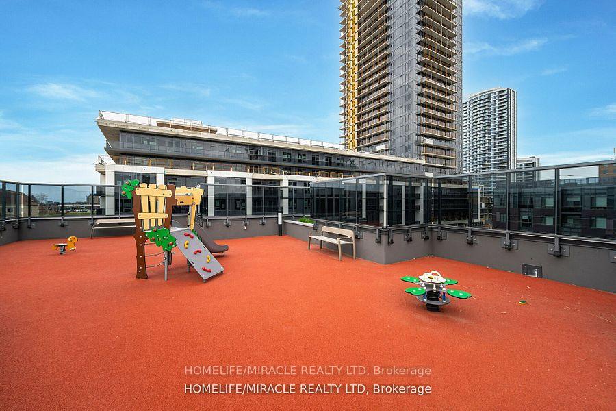 3 Bedrooms Condo at 8 Nahani, Mississauga For sale