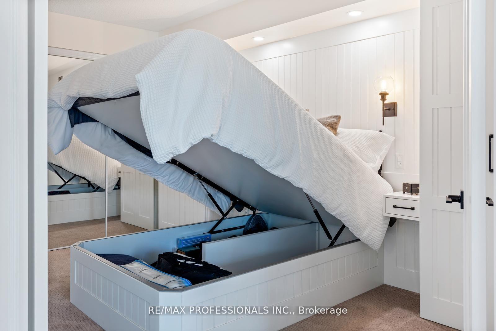 2 Bedrooms Condo at 410 Queens,  Toronto For sale