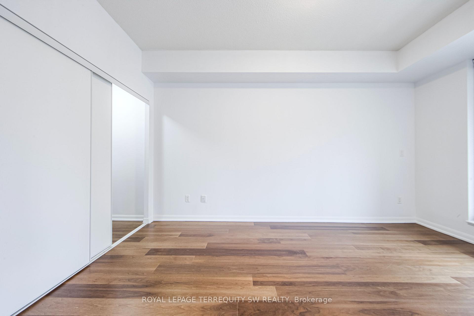 3 Bedrooms Condo at 628 Fleet, Toronto For sale