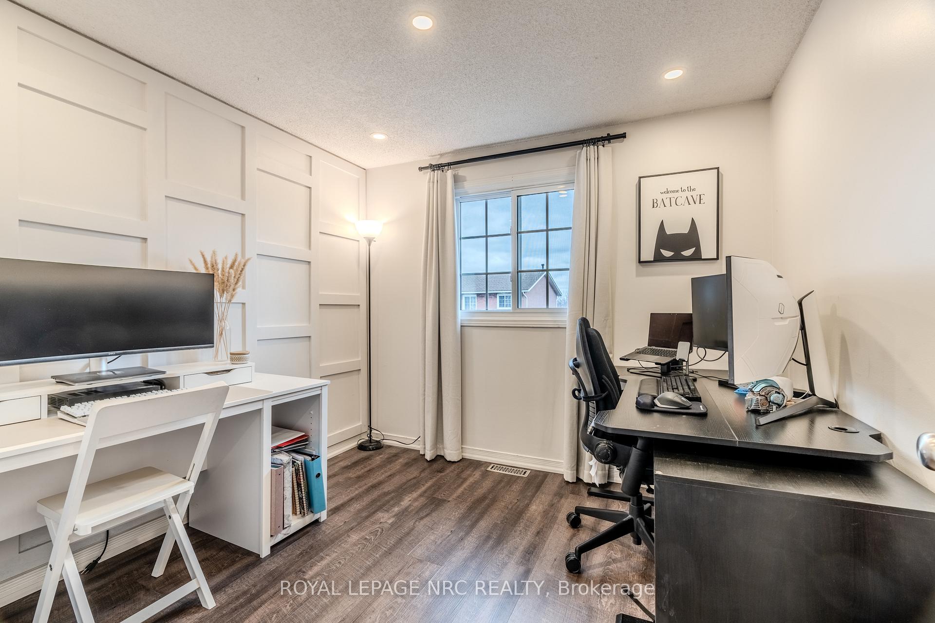 3 Bedrooms Condo at 29 Heritage, Hamilton For sale