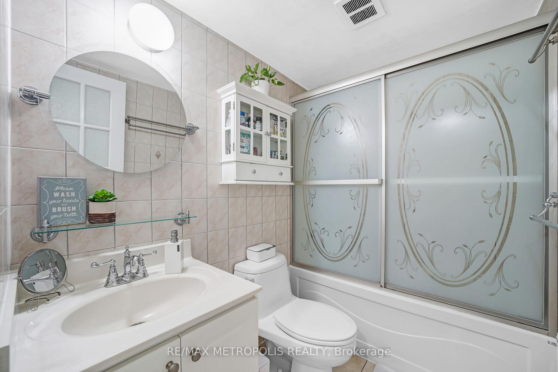 3 Bedrooms Condo at 5 Parkway Forest, Toronto For sale