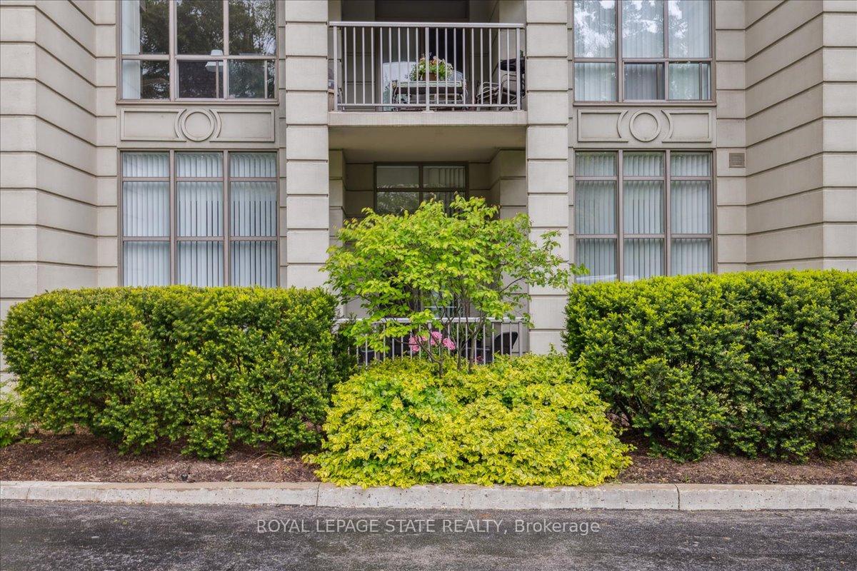 2 Bedrooms Condo at 442 Maple, Burlington For sale