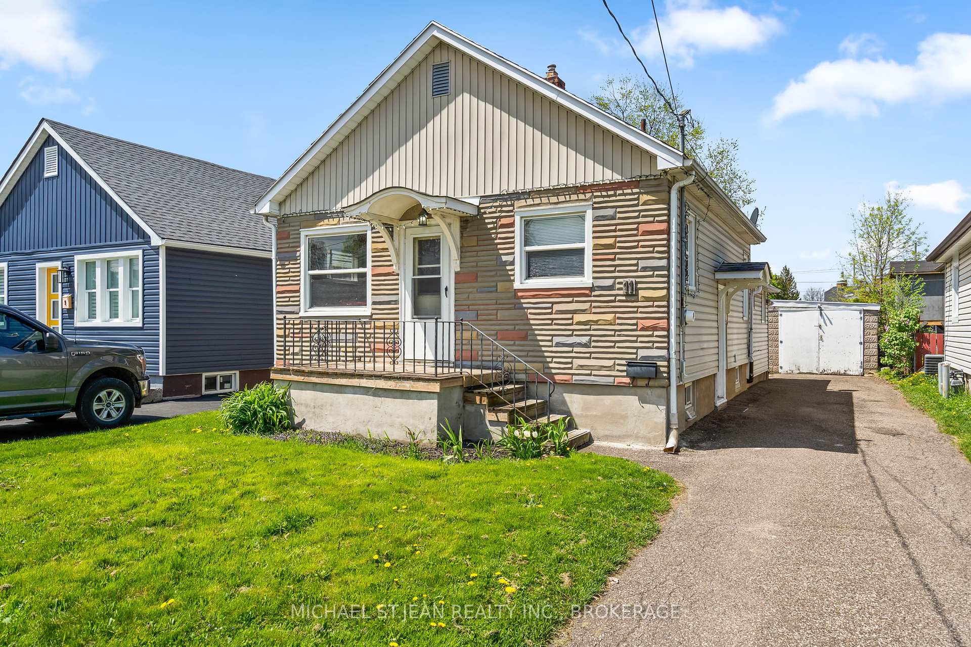 11 Marlborough Avenue, St. Catharines, ON L2M 5T1