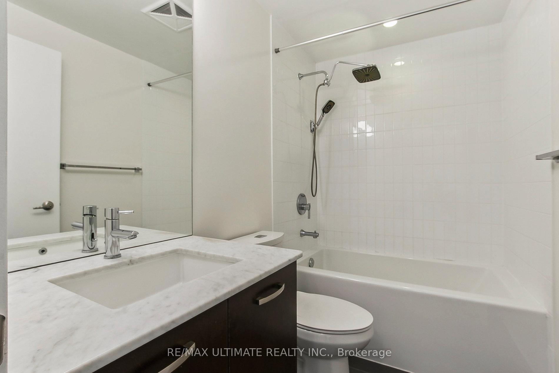 2 Bedrooms Condo at 210 Simcoe, Toronto For sale
