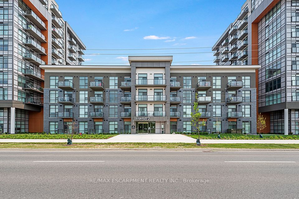 460 DUNDAS
