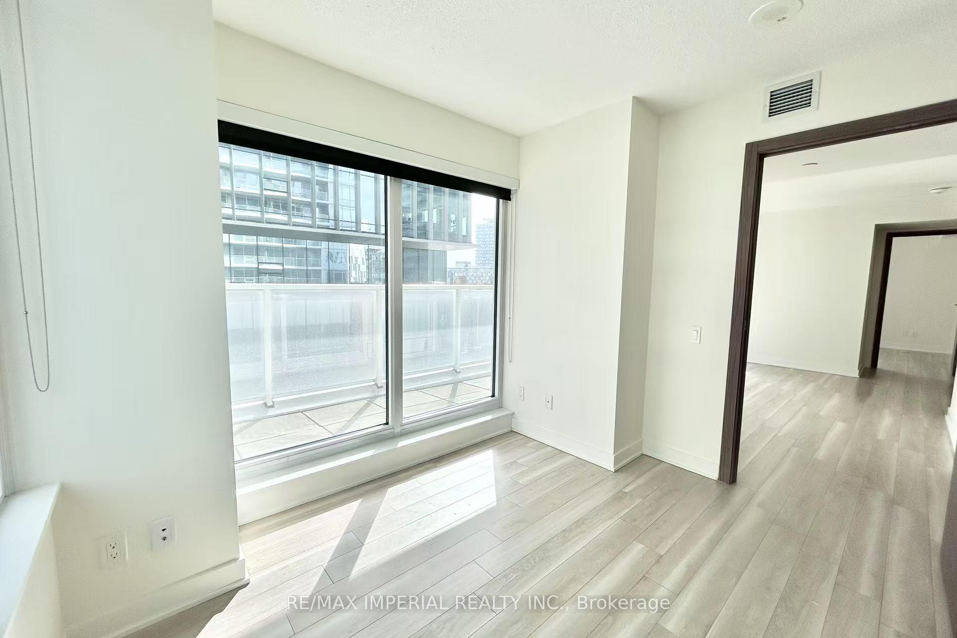 3 Bedrooms Condo at 19 Bathurst,  Toronto For sale