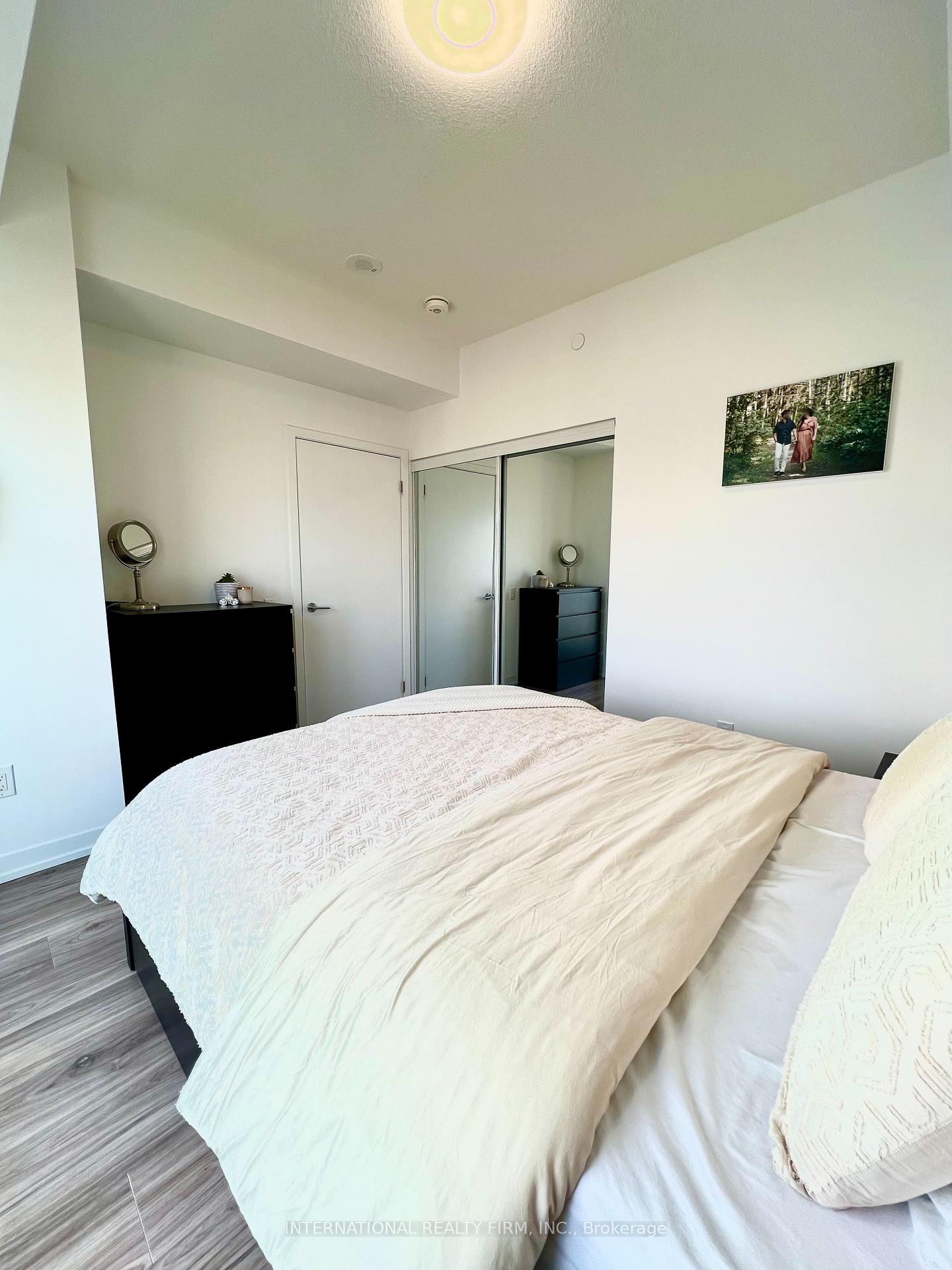 2 Bedrooms Condo at 4065 Confederation, Mississauga For sale