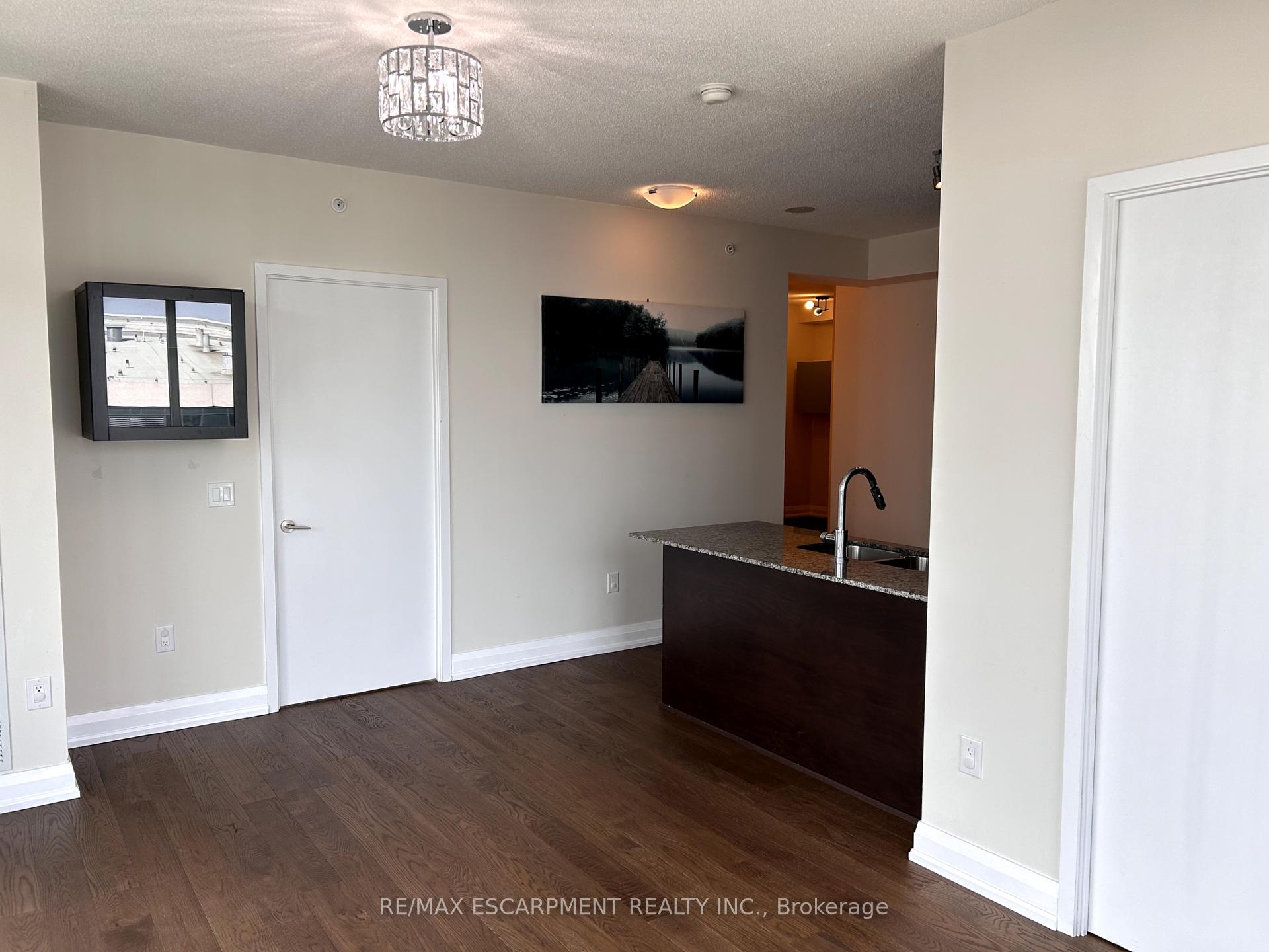 3 Bedrooms Condo at 3975 Grand Park, Mississauga For sale