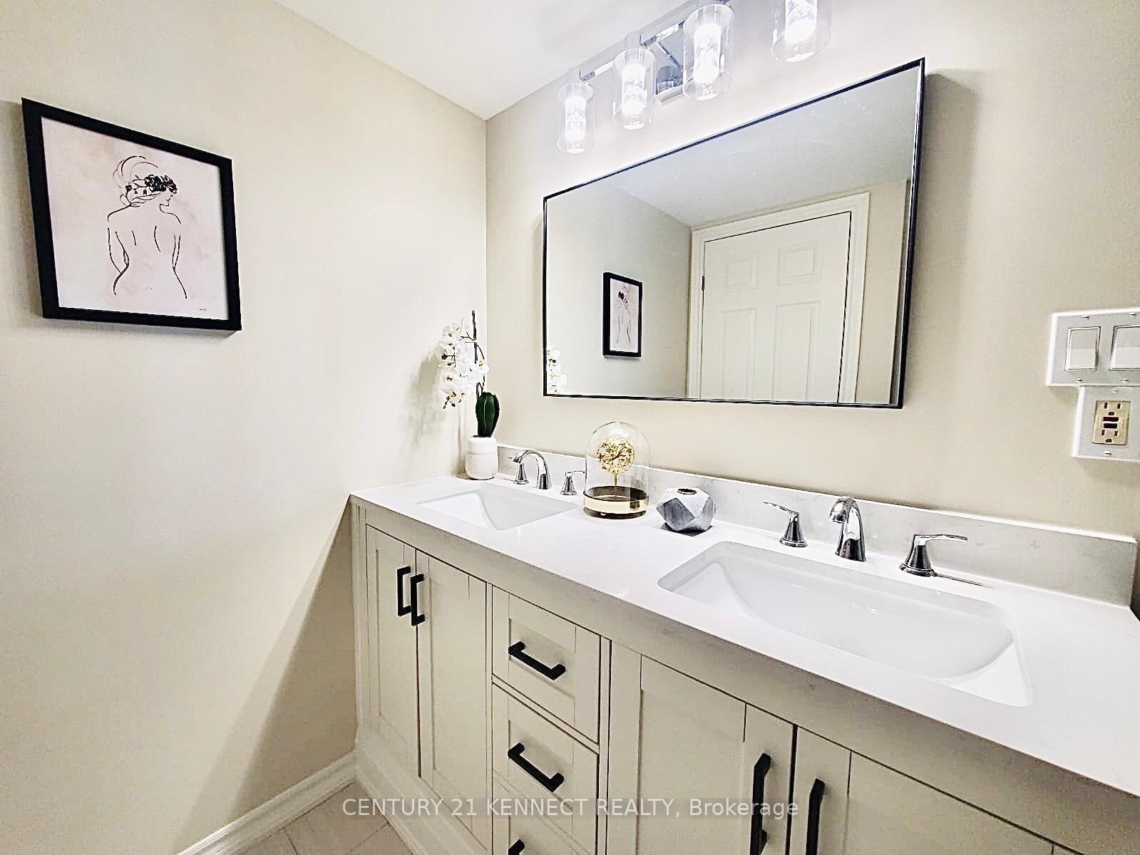 2 Bedrooms Condo at 1480 Bishops,  Oakville For sale