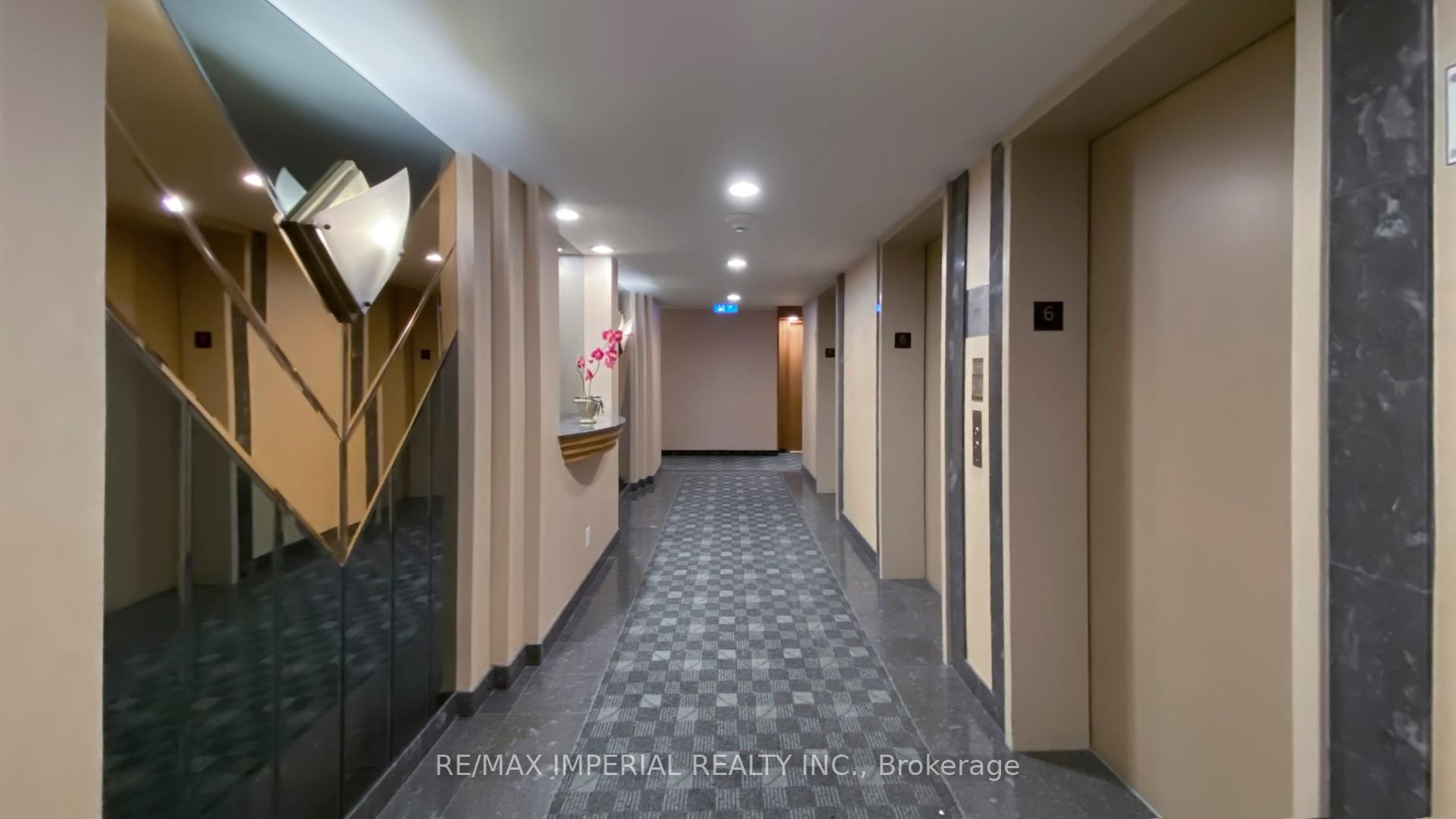 3 Bedrooms Condo at 18 Hollywood, Toronto For sale