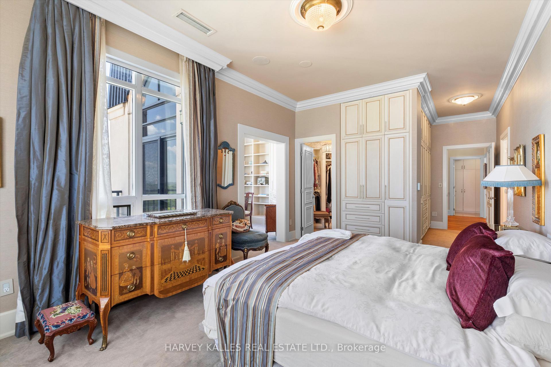 3 Bedrooms Condo at 662 Sheppard, Toronto For sale