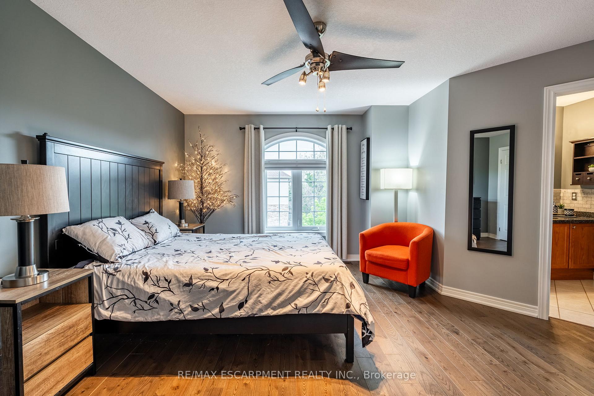 3 Bedrooms Condo at 1461 Upper Gage, Hamilton For sale