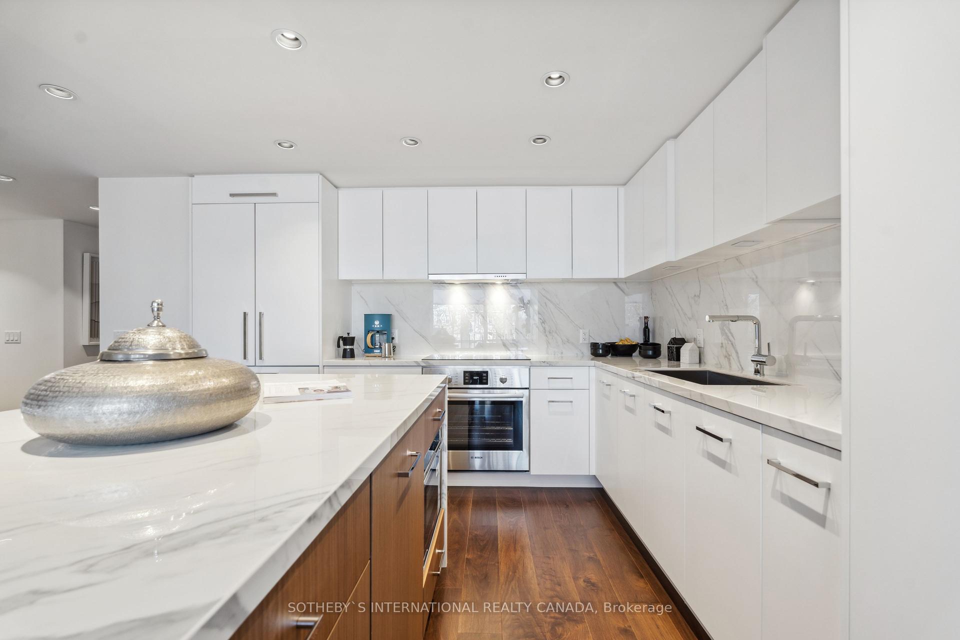 3 Bedrooms Condo at 1 Benvenuto,  Toronto For sale