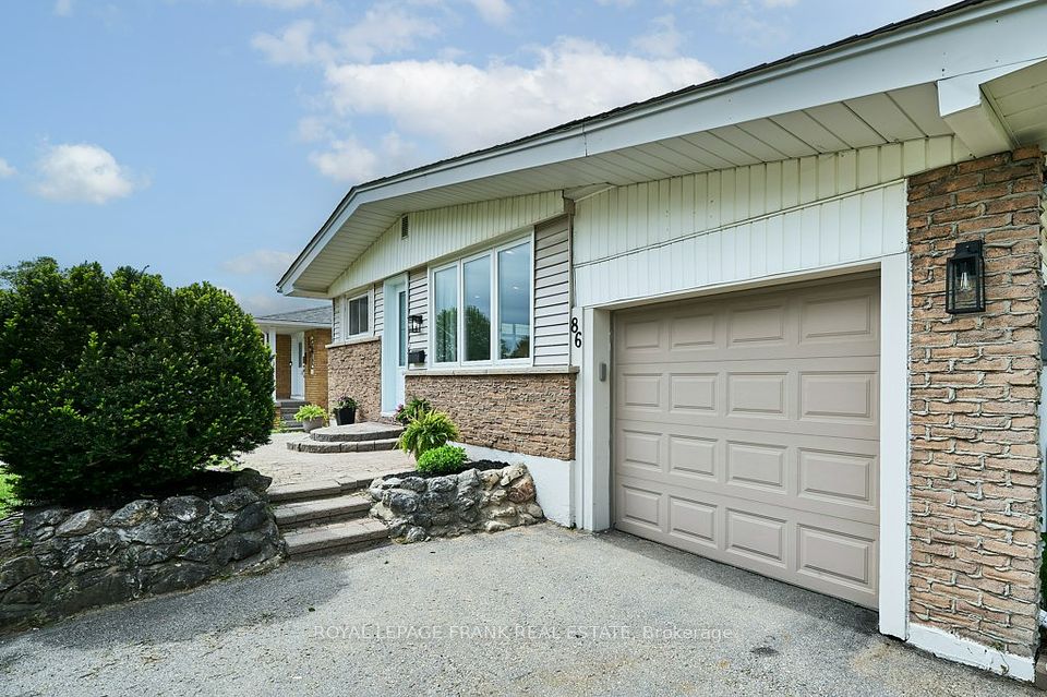 86 Iroquois Avenue, Oshawa, ON L1G 3X3
