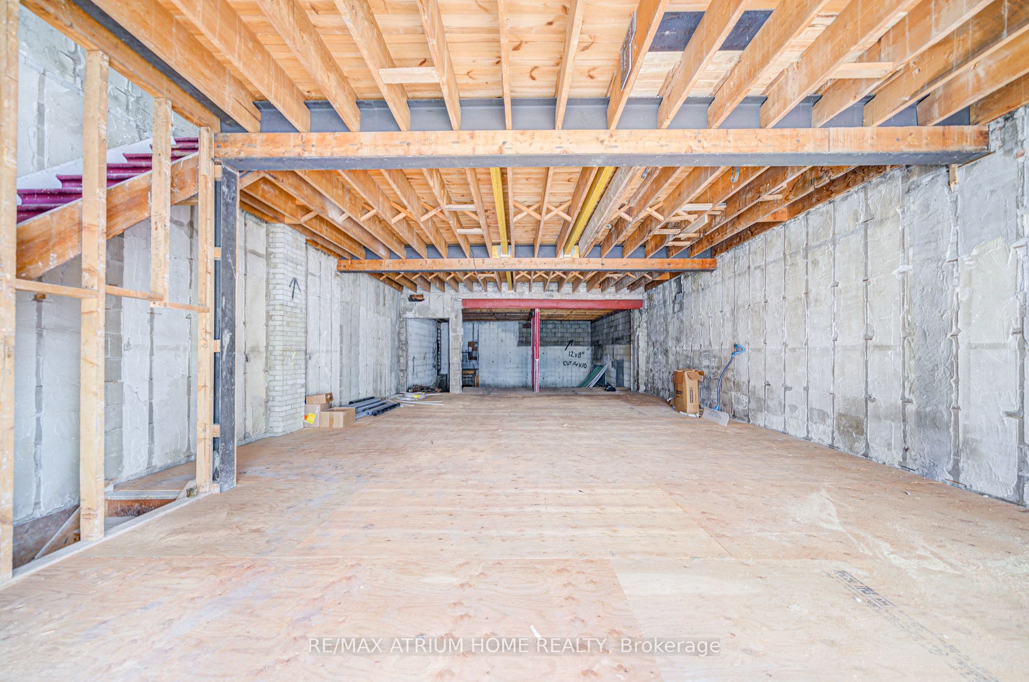 1685 Avenue Road, #Main