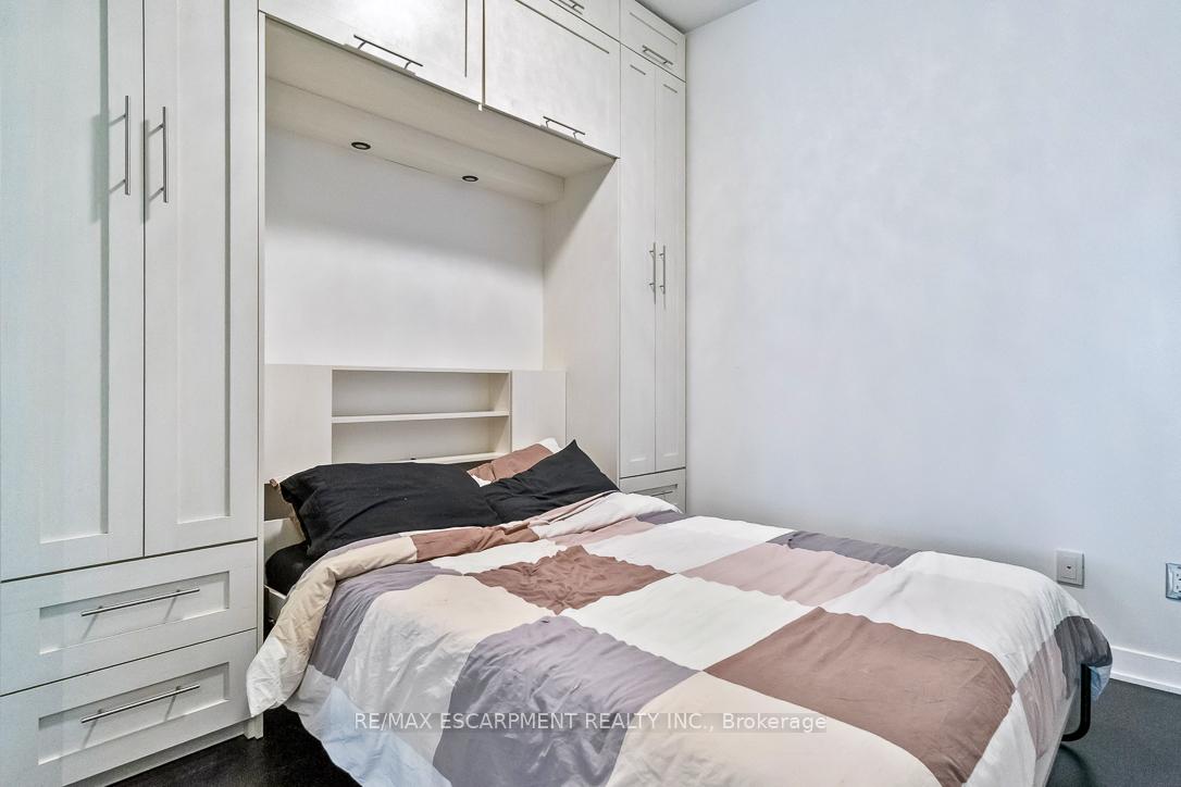 2 Bedrooms Condo at 88 Park Lawn,  Toronto For sale