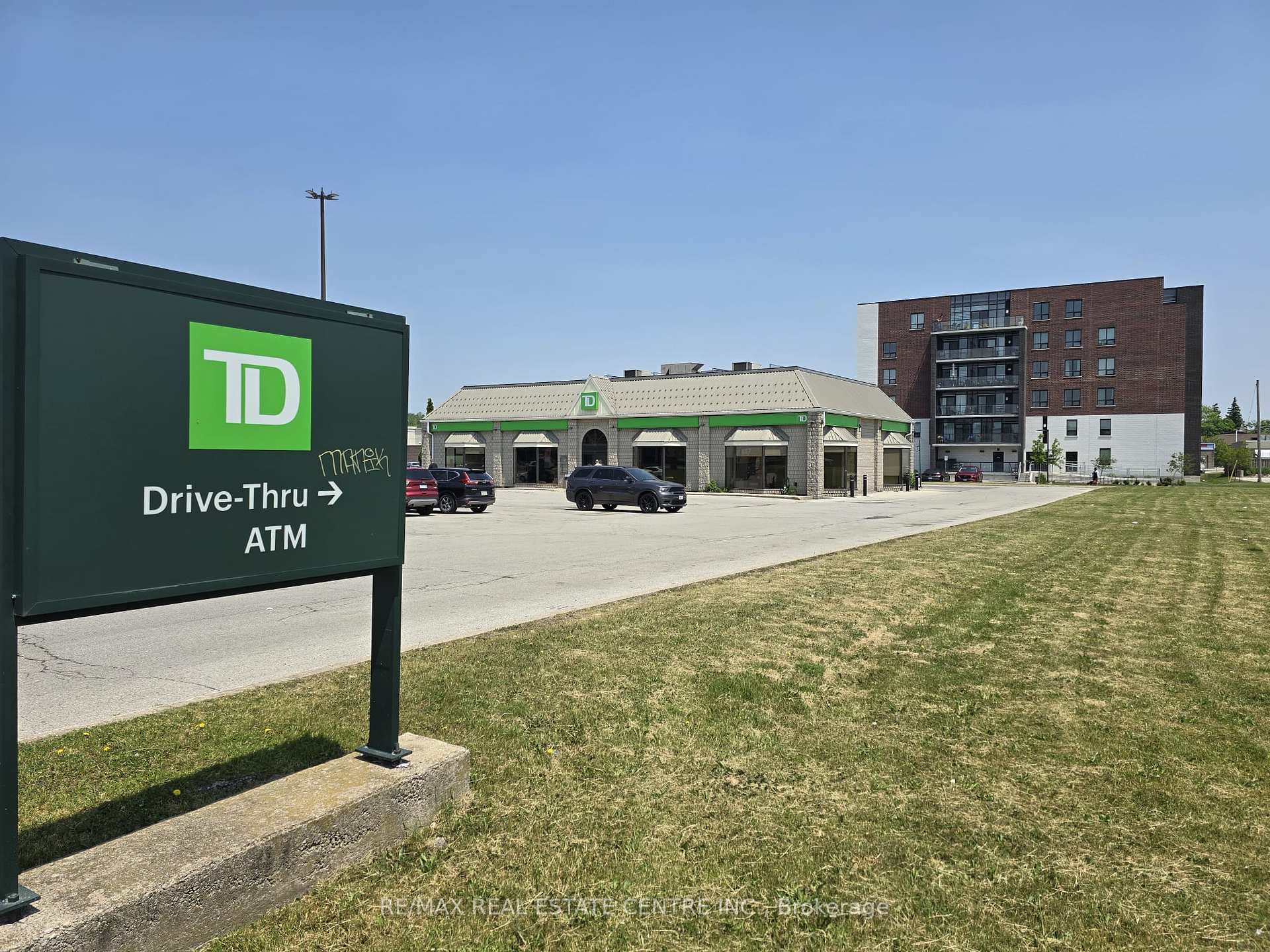 2 Bedrooms Condo at 219 Dundas, Hamilton For sale