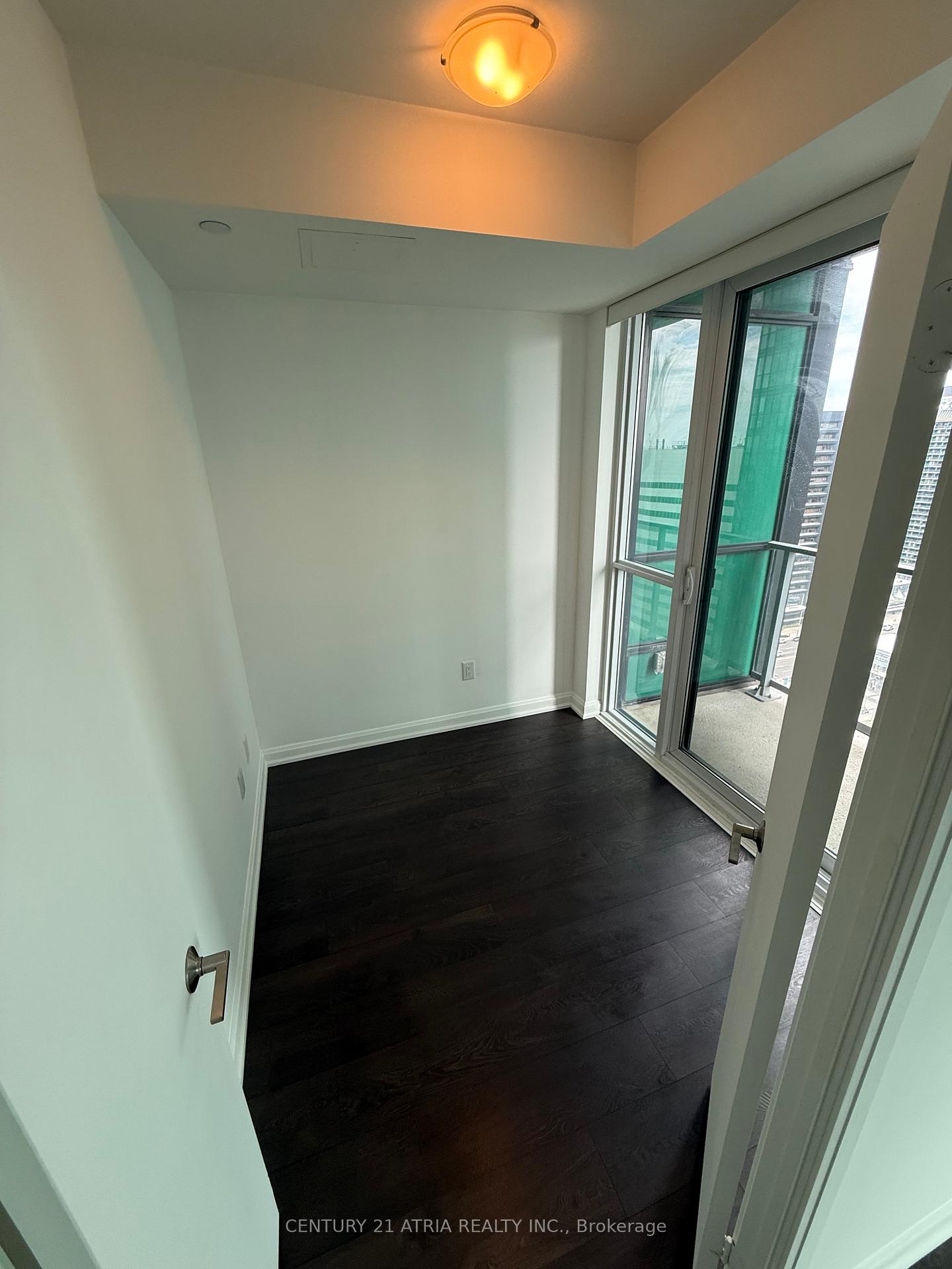 2 Bedrooms Condo at 11 Bogert, Toronto For sale