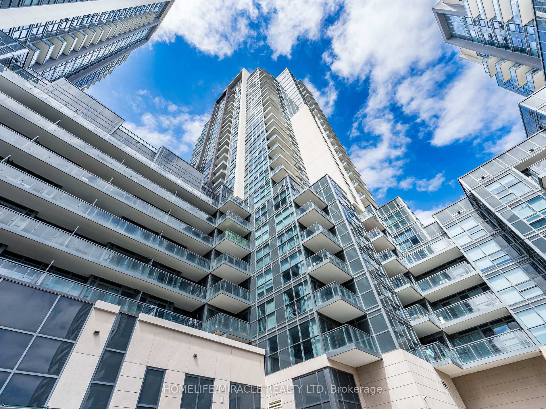 3 Bedrooms Condo at 30 Meadowglen, Toronto For sale