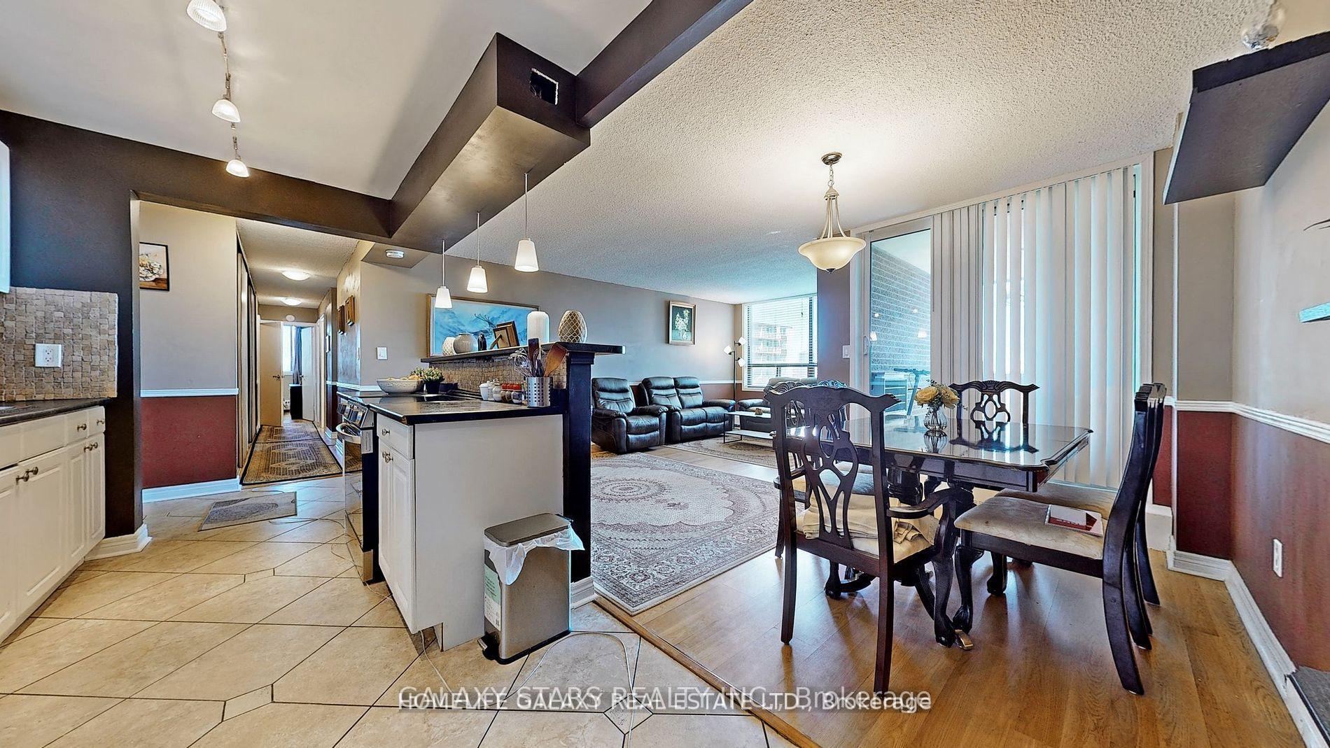 3 Bedrooms Condo at 2556 Argyle, Mississauga For sale