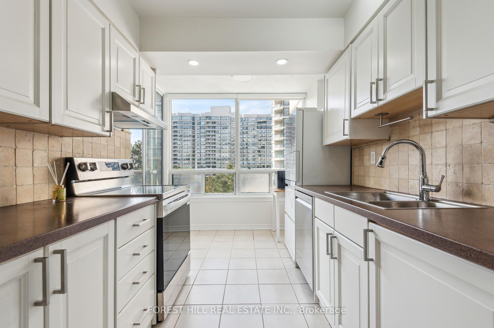 3 Bedrooms Condo at 7250 Yonge, Vaughan For sale