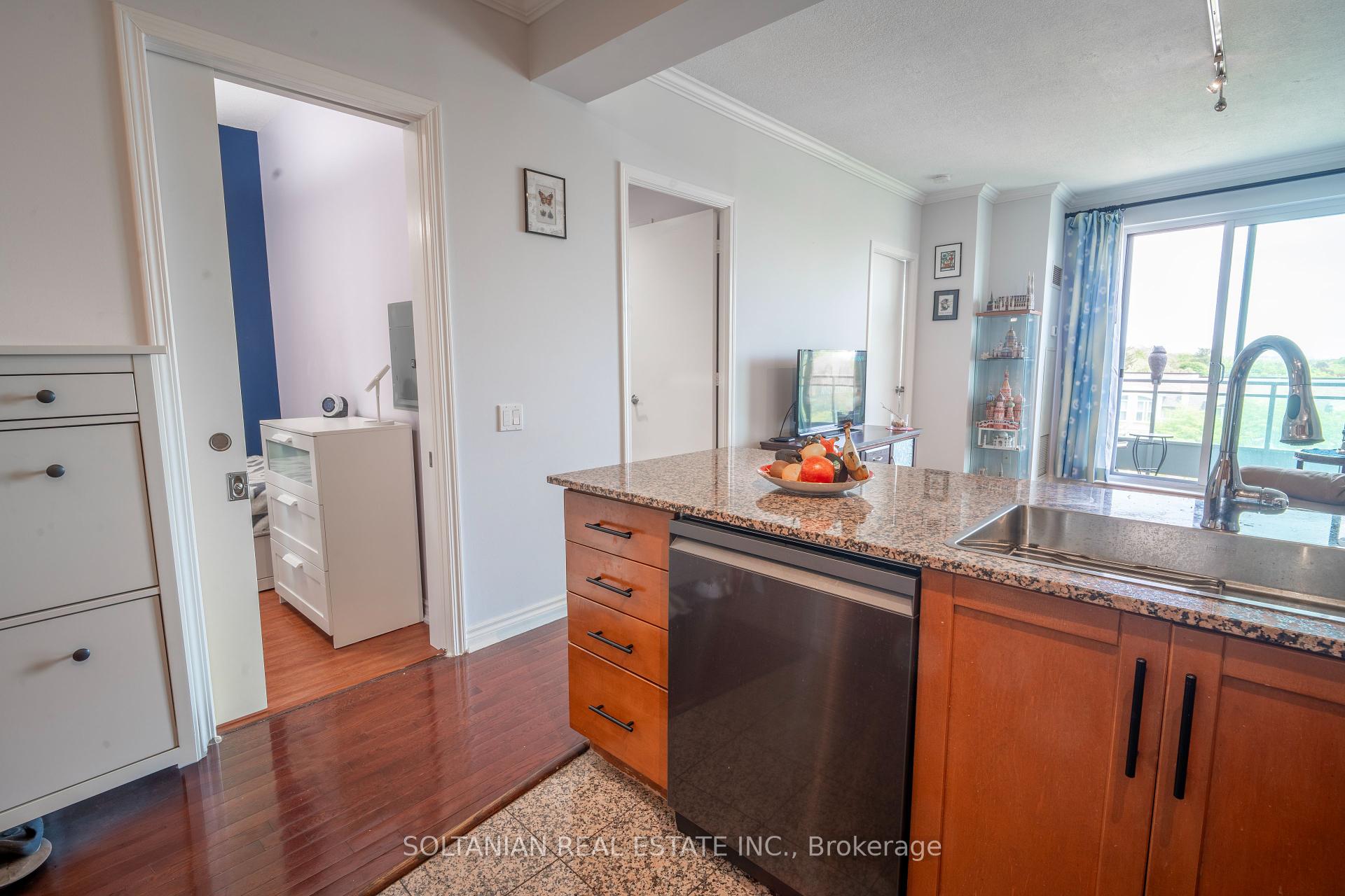 2 Bedrooms Condo at 60 Byng, Toronto For sale