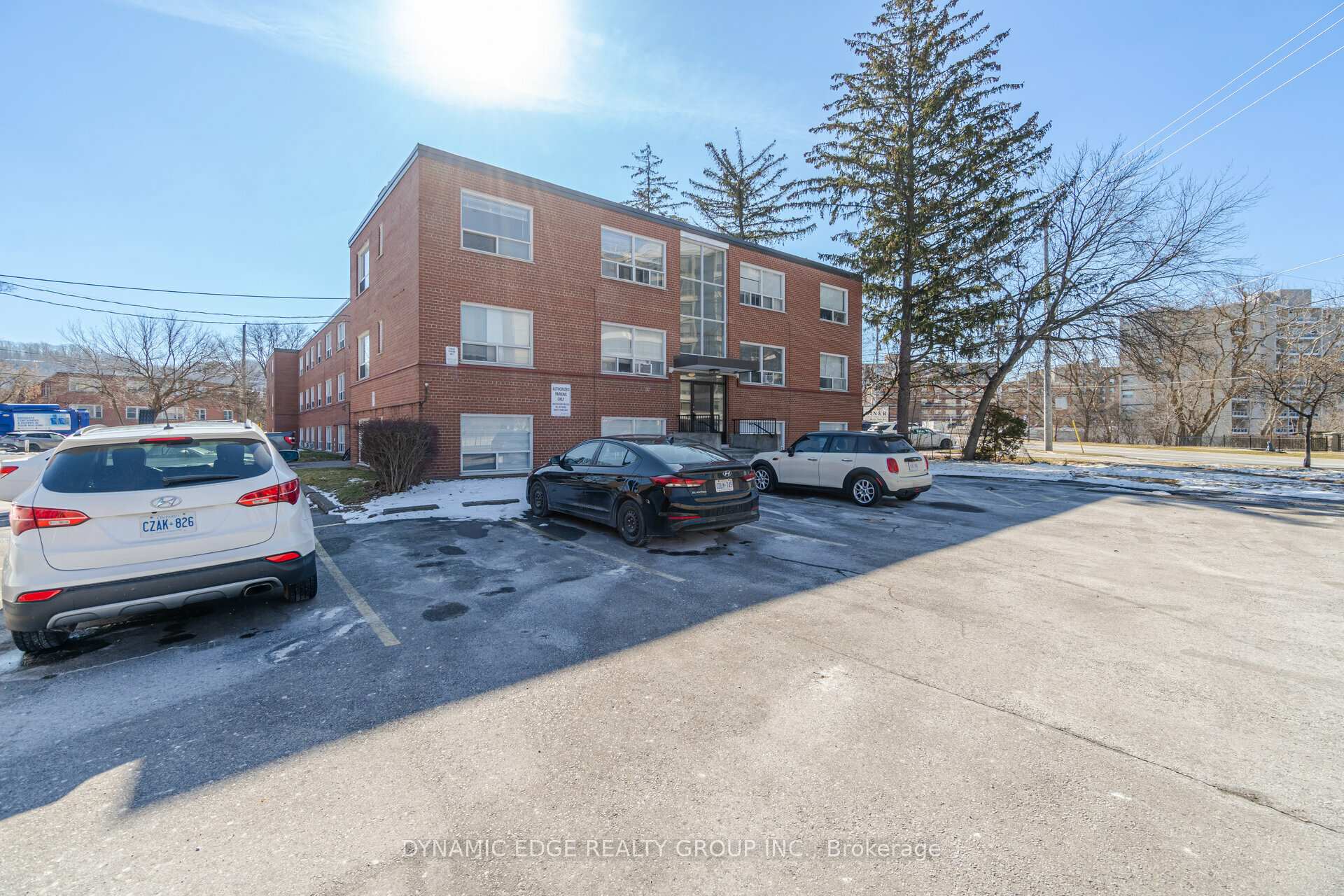 2 Bedrooms Condo at 57 Mericourt,  Hamilton For sale
