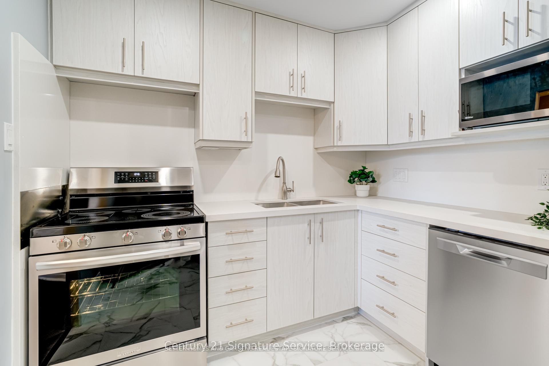 2 Bedrooms Condo at 2001 Bonnymede, Mississauga For sale