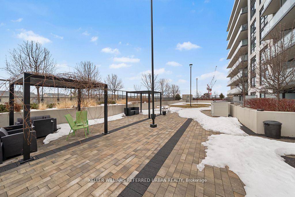 2 Bedrooms Condo at 8 Trent, Toronto For sale