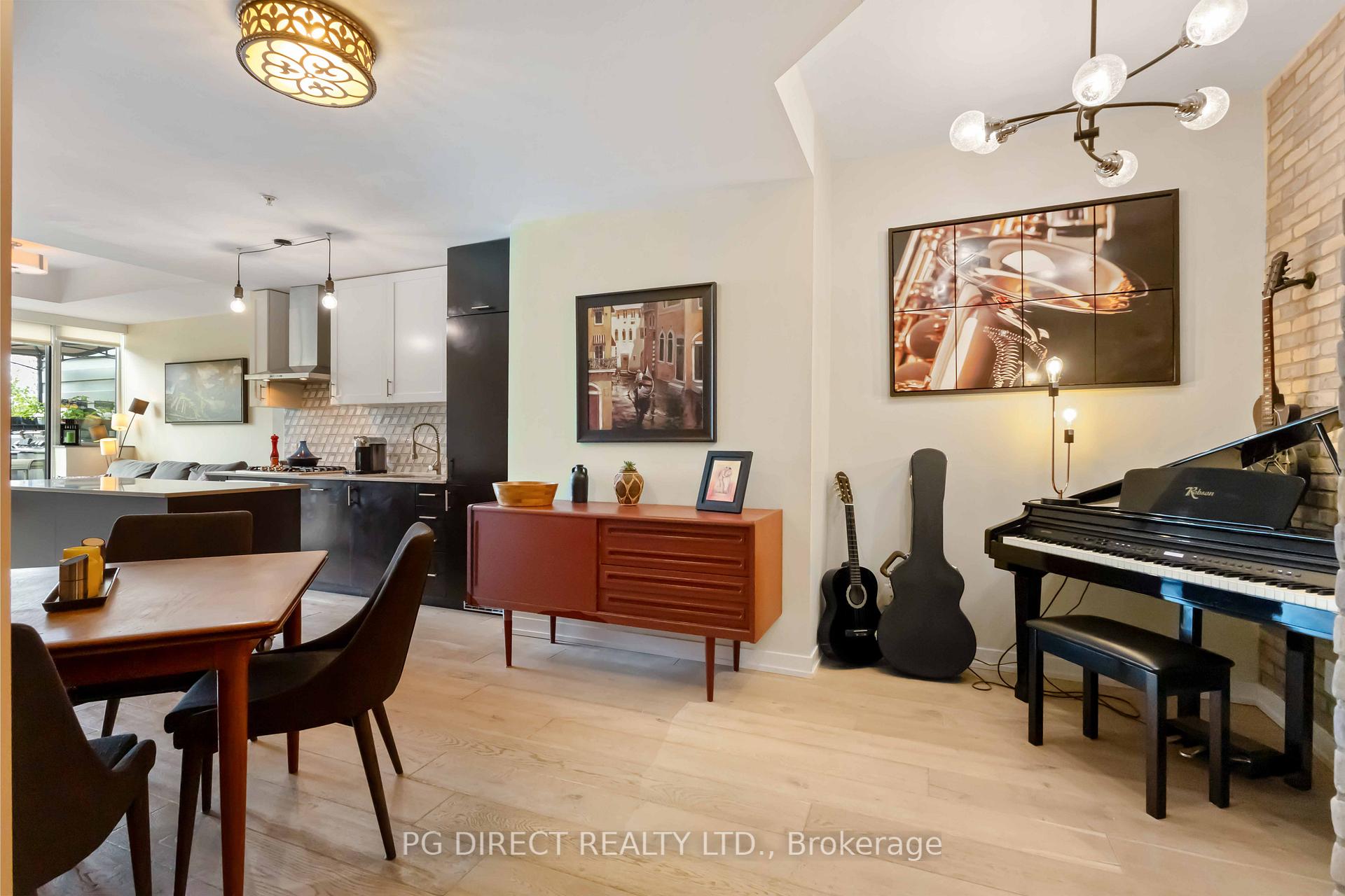 2 Bedrooms Condo at 38 Howard Park, Toronto For sale