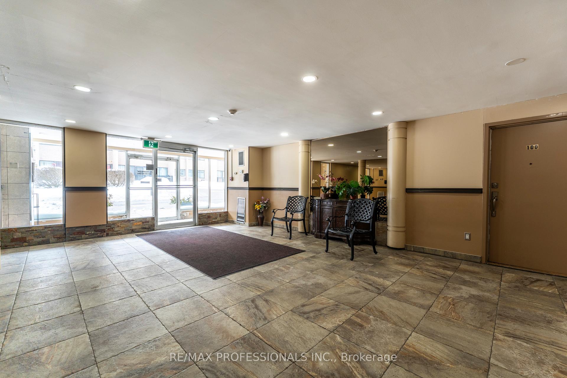 3 Bedrooms Condo at 2095 Roche,  Mississauga For sale