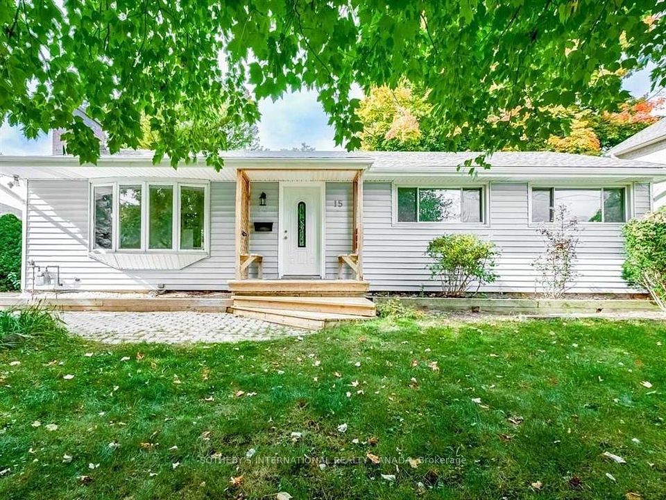 15 Miller Drive, Hamilton, ON L9H 2H9