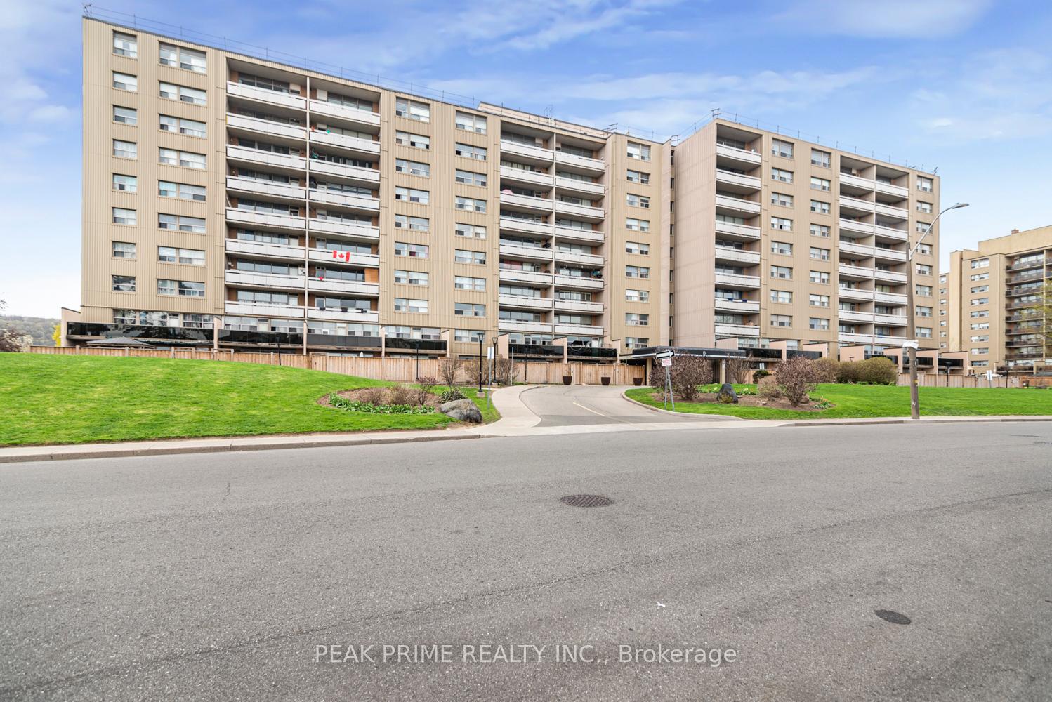 2 Bedrooms Condo at 15 Albright, Hamilton For sale