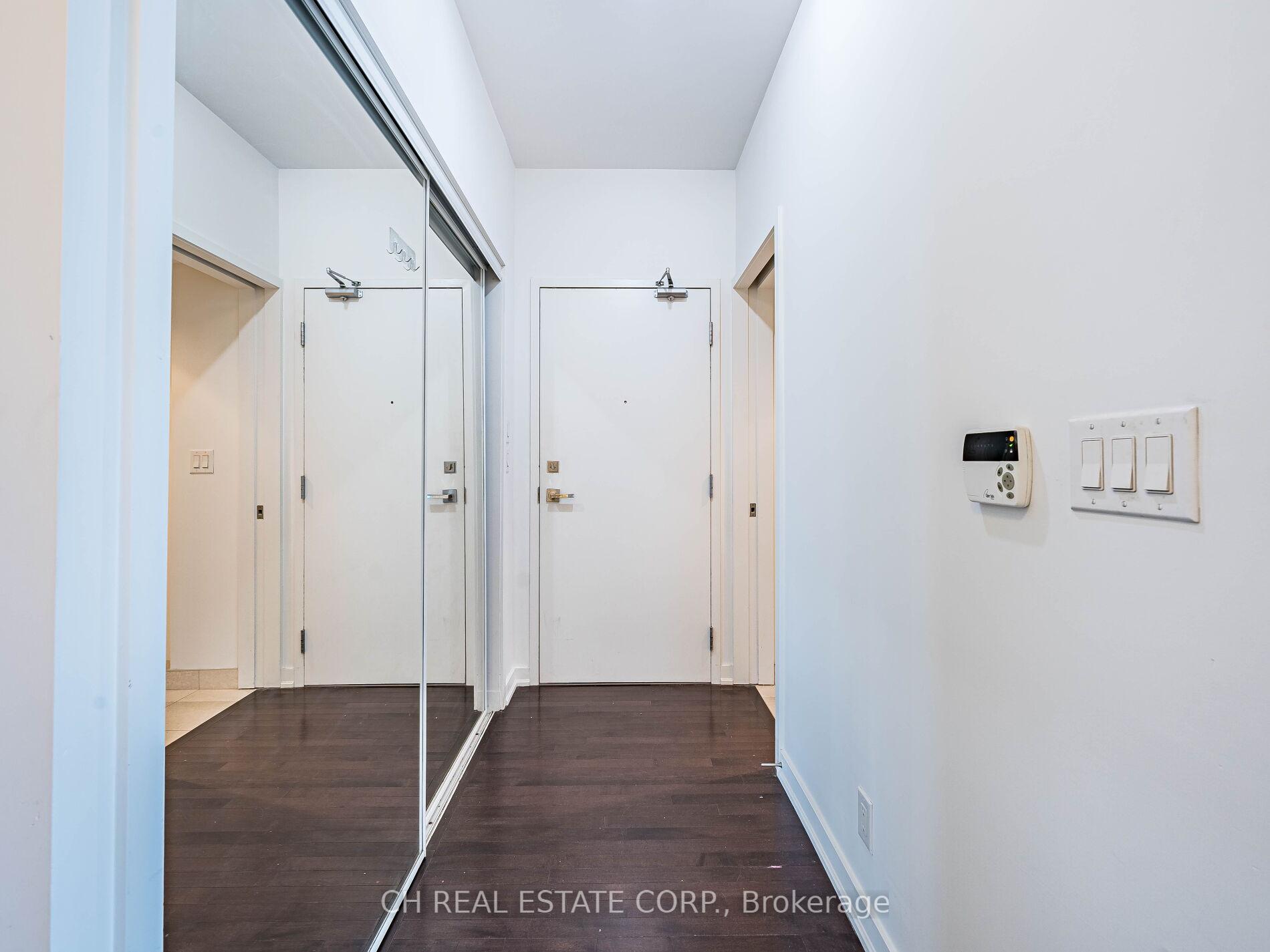 2 Bedrooms Condo at 12 York,  Toronto For sale
