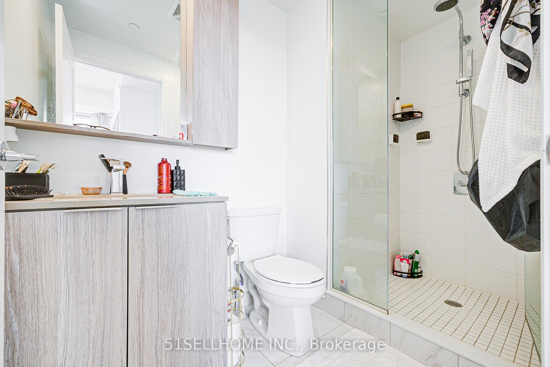 2 Bedrooms Condo at 70 Annie Craig, Toronto For sale