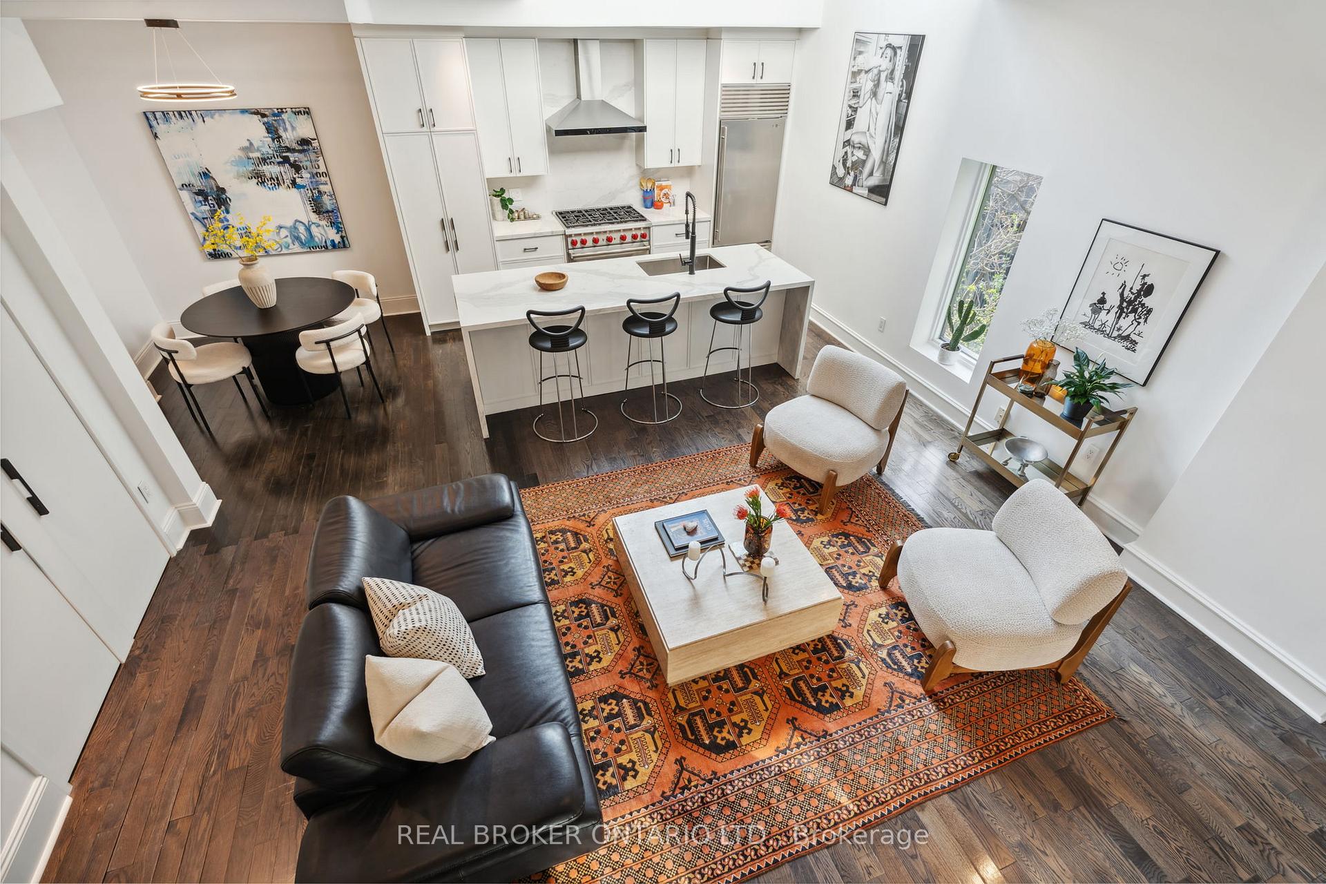 2 Bedrooms Condo at 300 Avenue, Toronto For sale