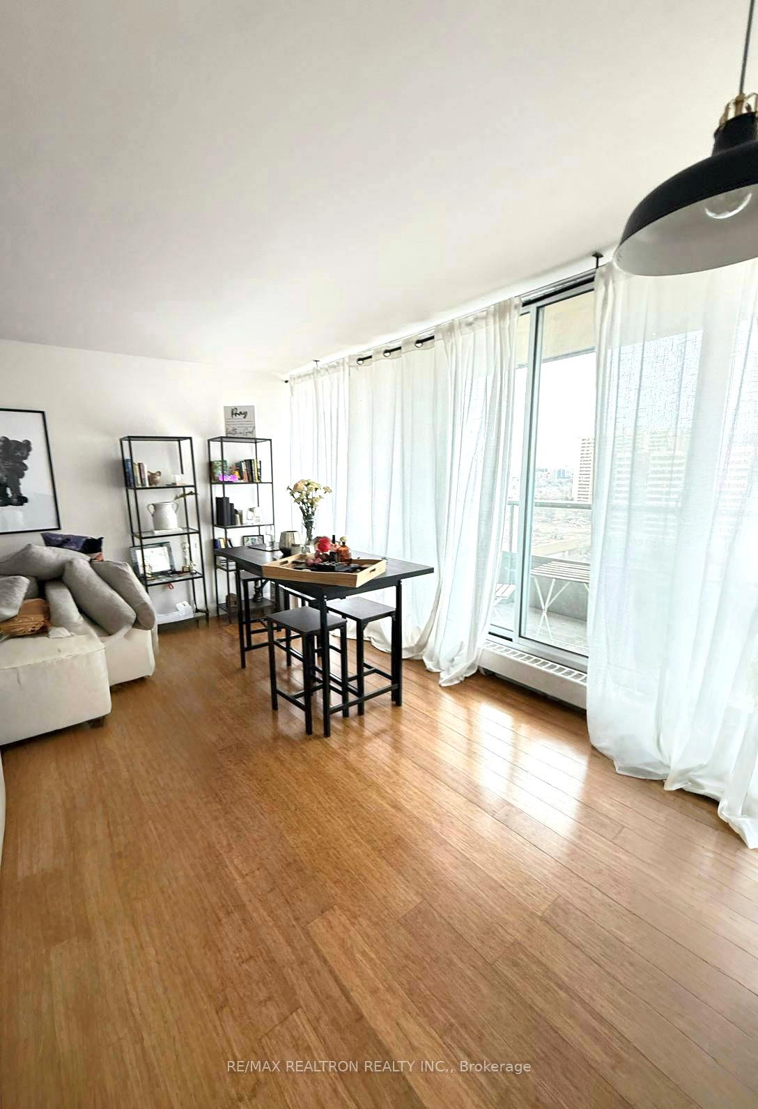 1 Bedroom Condo at 31 Four Winds, Toronto For sale
