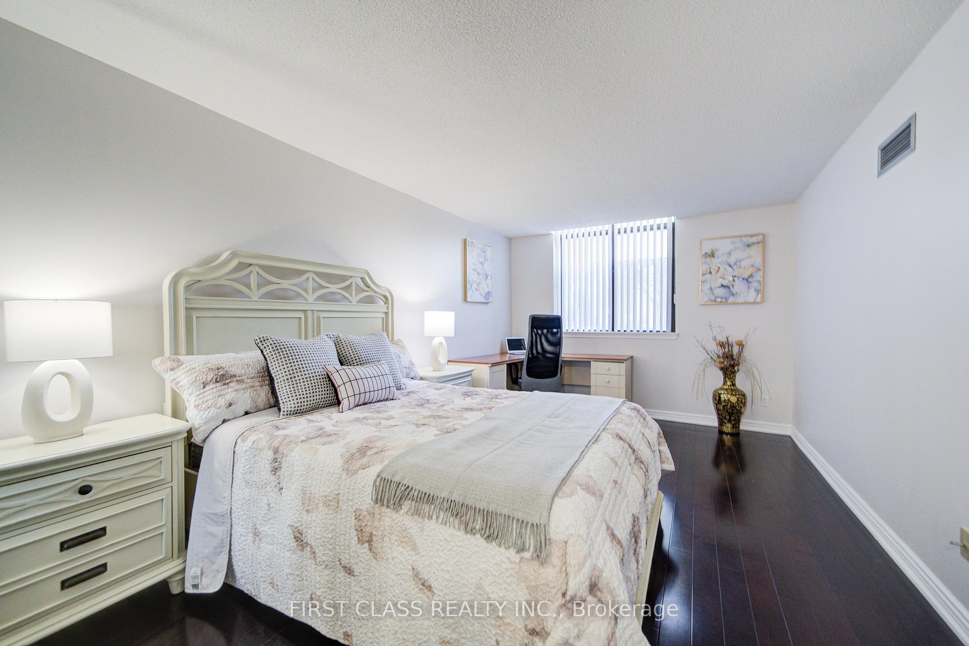 3 Bedrooms Condo at 25 Bamburgh, Toronto For sale
