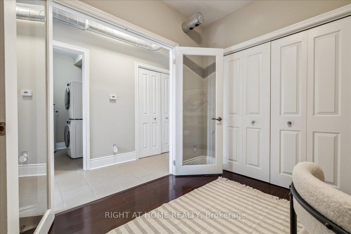 2 Bedrooms Condo at 80 King William, Hamilton For sale
