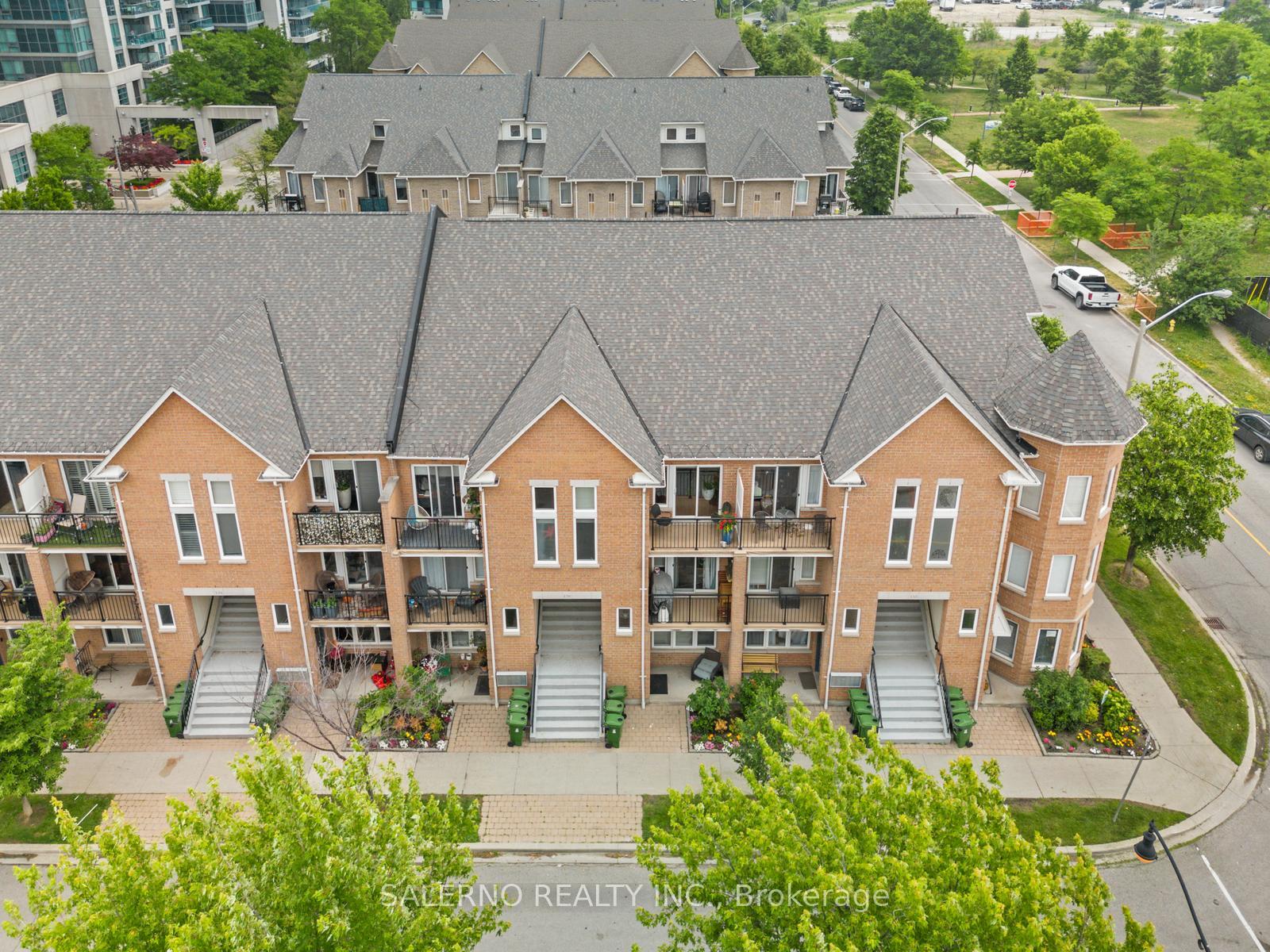 3 Bedrooms Condo at 128 Aerodrome, Toronto For sale