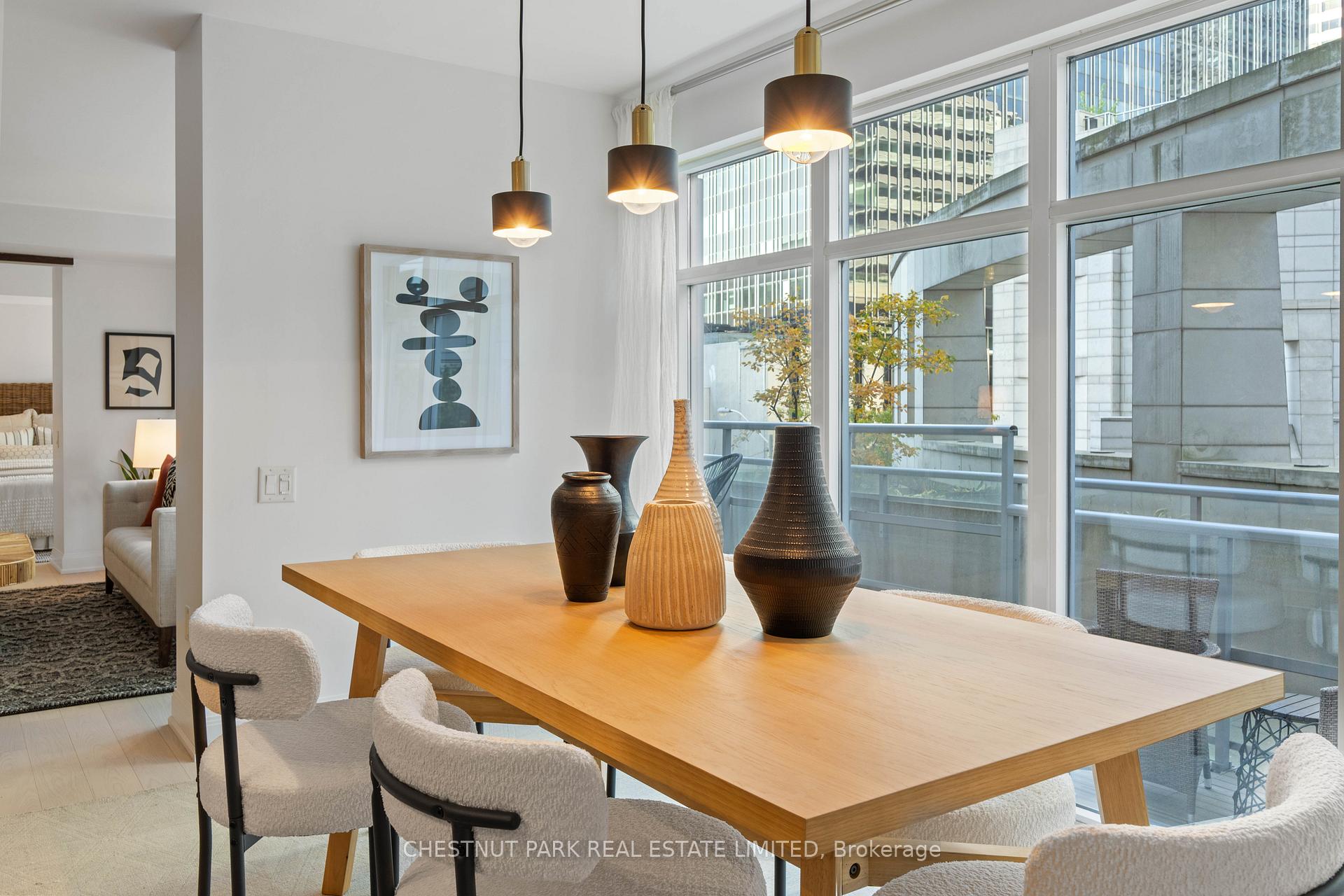 2 Bedrooms Condo at 2181 Yonge, Toronto For sale
