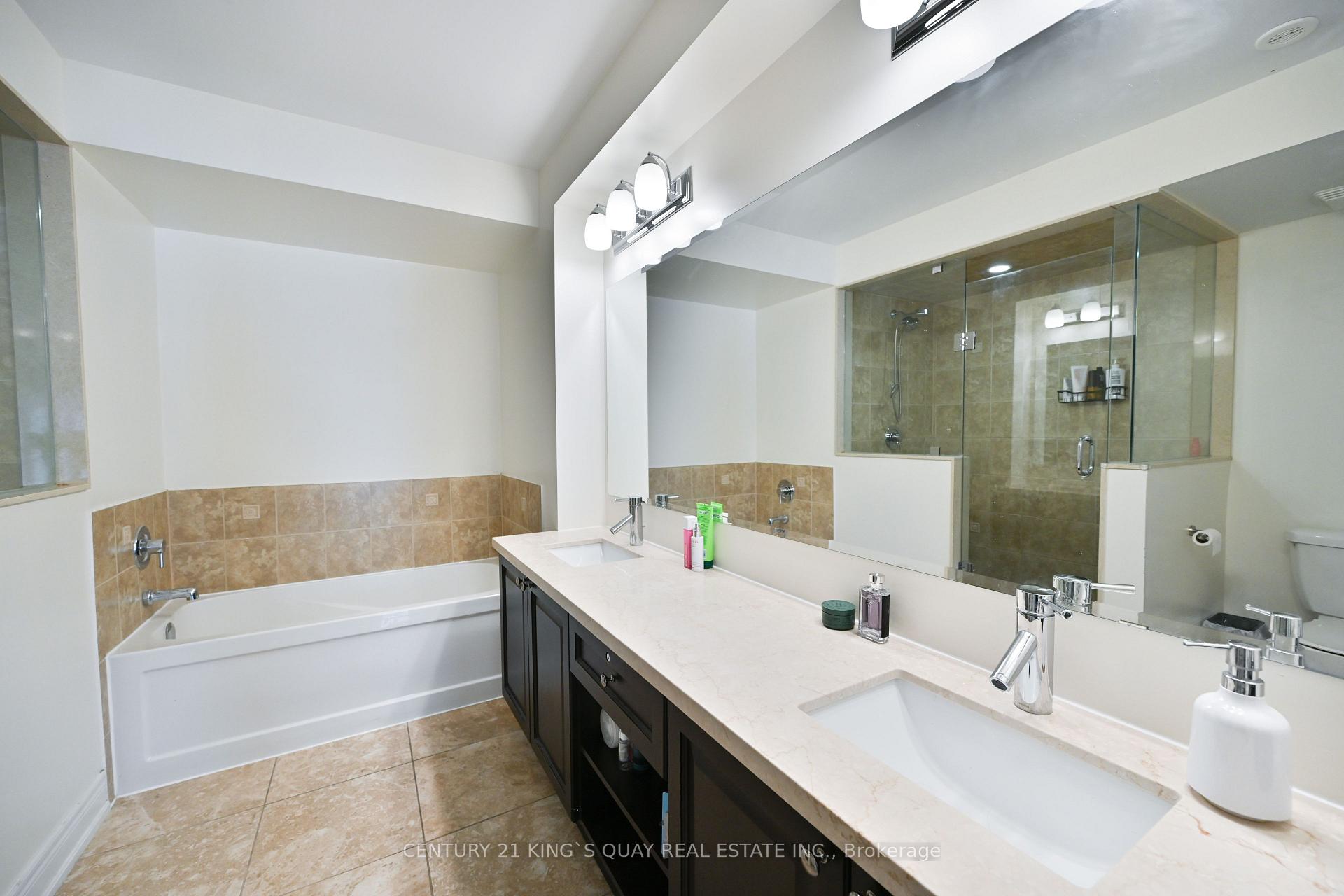 3 Bedrooms Condo at 40 Hargrave,  Toronto For sale