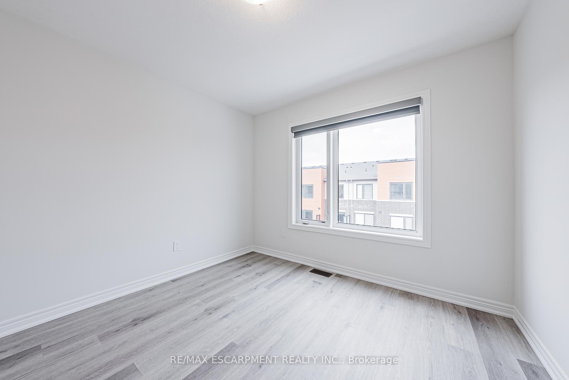 3 Bedrooms Condo at 55 Dryden,  Hamilton For sale