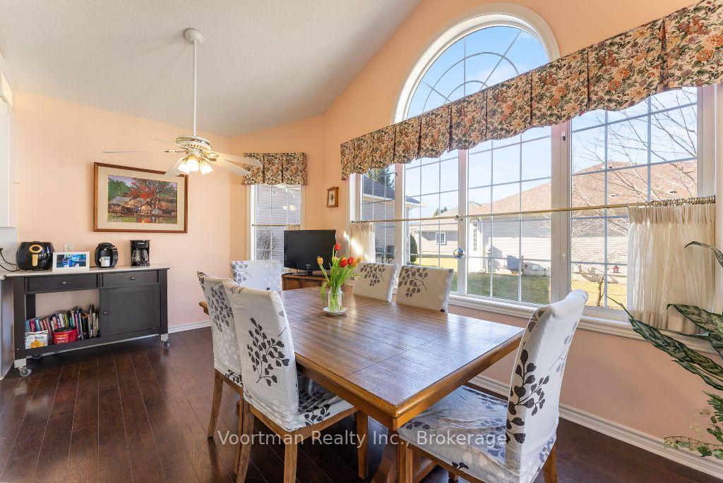 2 Bedrooms Condo at 360 Silverbirch,  Hamilton For sale