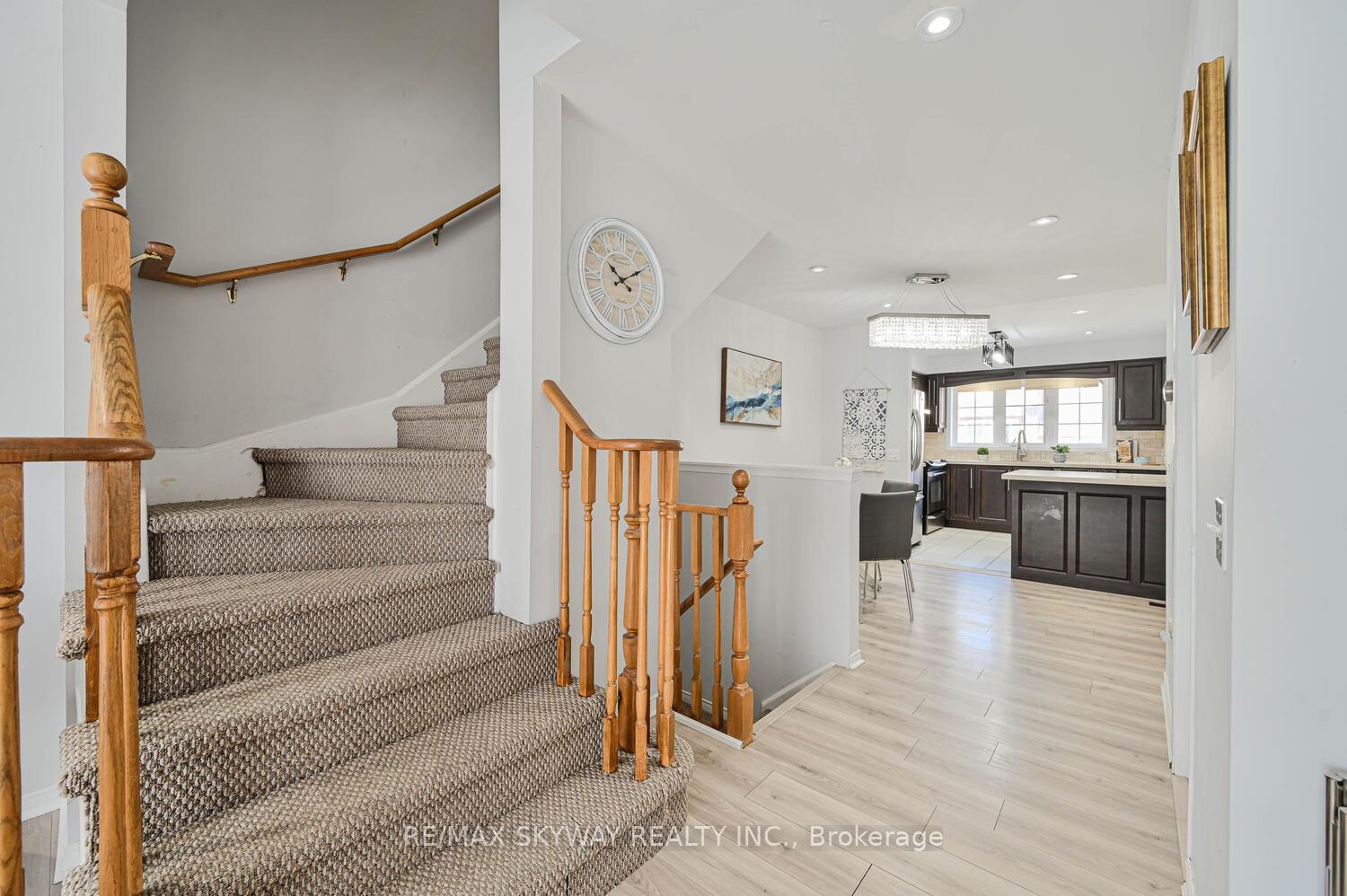 3 Bedrooms Condo at 50 Strathaven,  Mississauga For sale